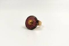טבעת יחודית עבודת יד מסותתים מחימר עם שכבת גלזורה ועיטורי זהב